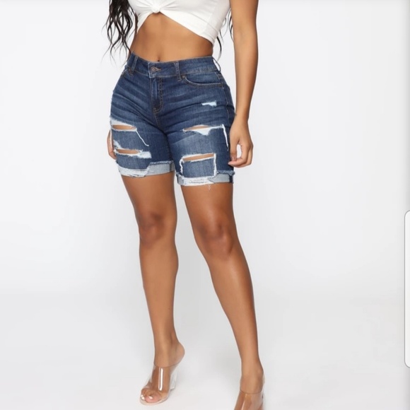 En Jean Dark Rinse Mid Rise Short - Picture 2 of 7